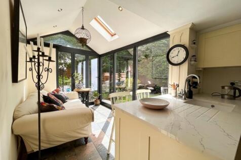 Diner/Kitchen/Lounge