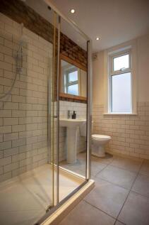 Modern bathroom with stylish exposed brickwork...