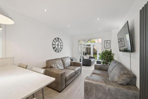 Kitchen/Dining/Lounge Area