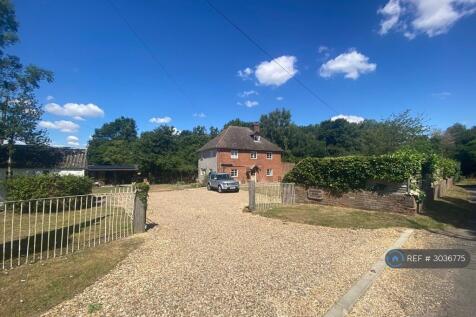 Huge Driveway. 7+ Parking Spaces.