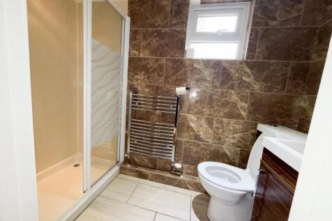 4/5 Bedroom House - Grove Court photo 5