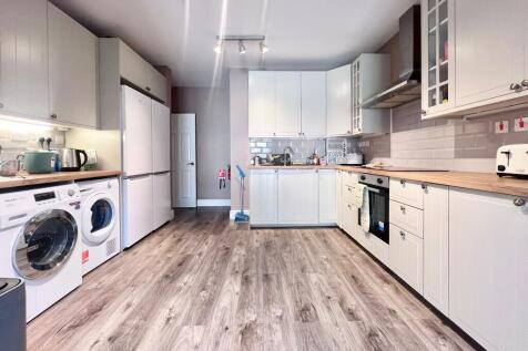 Martin Way, Morden, Merton photo 4