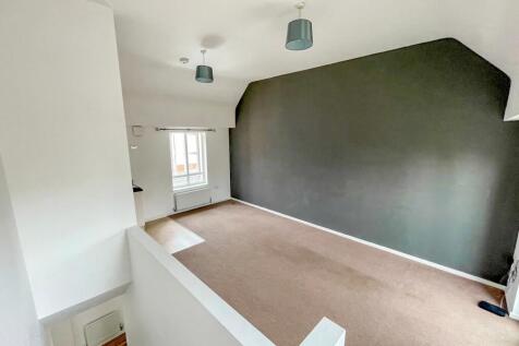 Pitcairn Avenue, LINCOLN photo 4