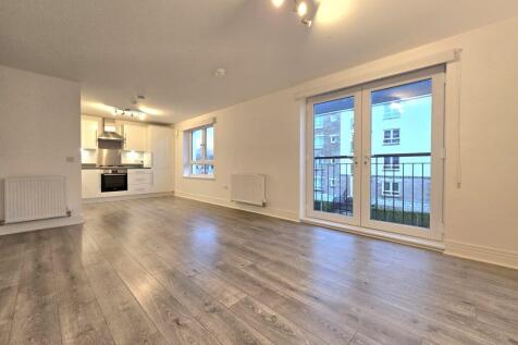 2 Castlegate Avenue, Flat 1/3 Dumbarton G82 1AL photo 3