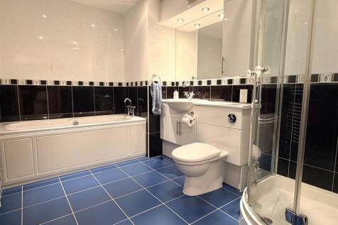 BATHROOM/WC