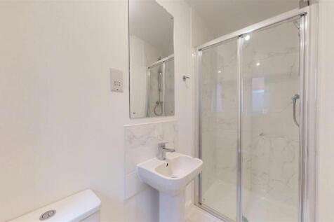 Fielding Close, 16, Ensuite.jpg