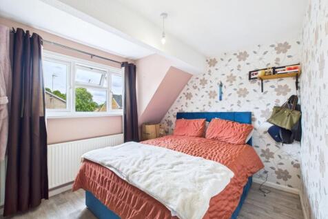 CAM01909G0-PR0373-STILL018