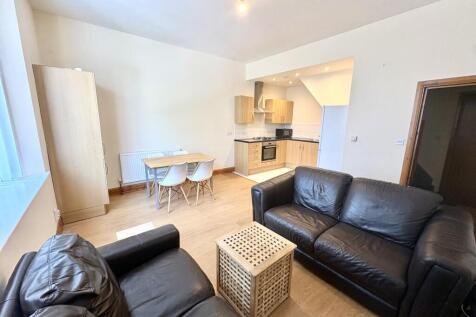 Living Area / Kitchen