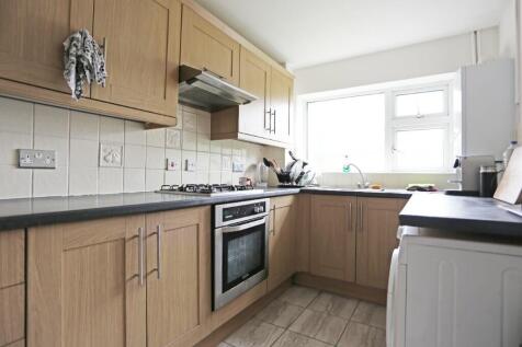 Howell Close, Romford, London, RM6 photo 3