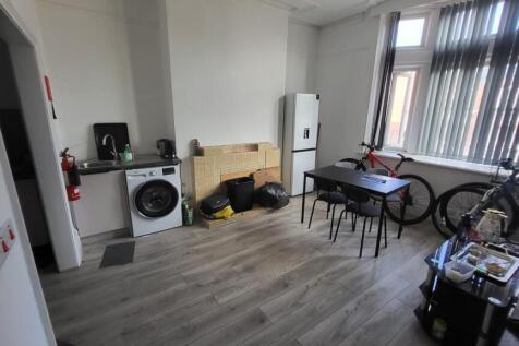 Bright communal lounge with large bay windows, ...