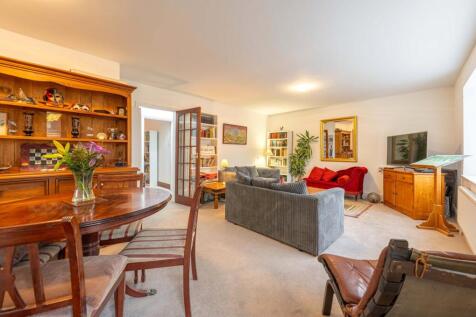 Living Room/Dining