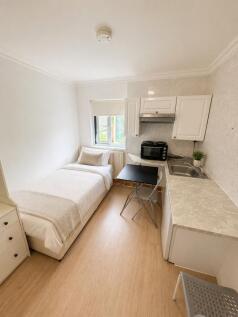 New Studio Flat with Roof Terrace and Shared Gard