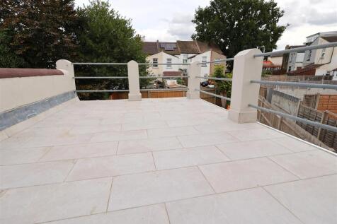 PRIVATE BALCONY