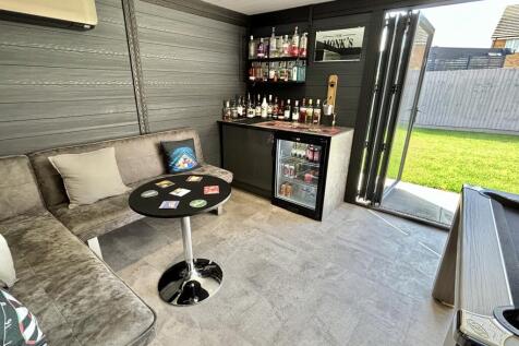 Bar/Games Room