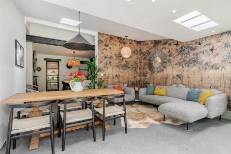 Kitchen / dining room / family room
