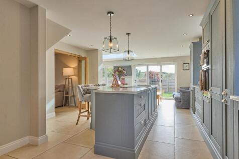 Open plan L Shape kitchen/dining/living space