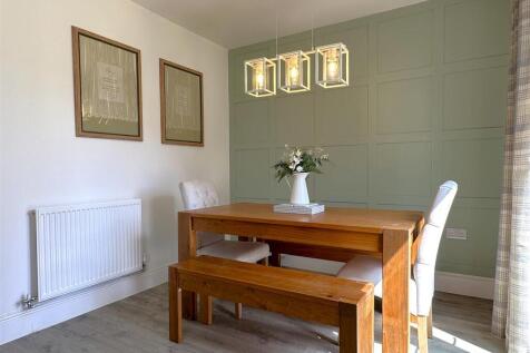 Dining Area With Feature Wall 919