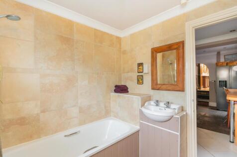 0W1SSE - Bathroom A.jpg