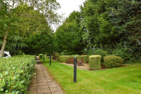 4 Magnolia Court - Gardens.jpg