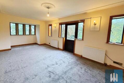 Birkby Road, Birkby, Huddersfield, West Yorkshire, HD2 photo 4