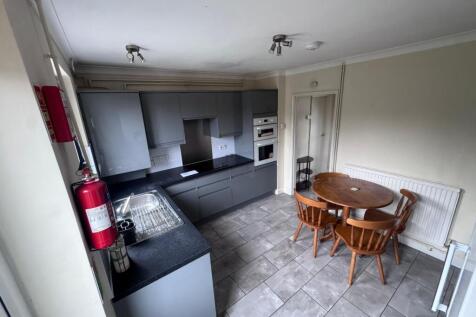 Kitchen/ Dining Room