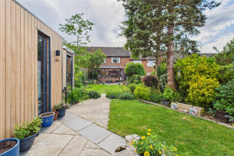 CAM04968G0-PR0042-STILL009