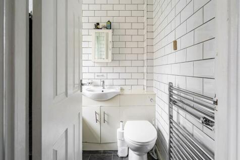 28 Highwood Crescent-05.jpg