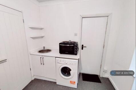 Studio flat on London, London, UB5, £900/mo