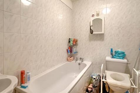 BATHROOM/WC.