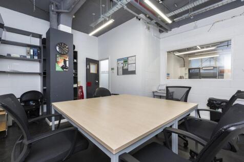 1 Hollybush Gardens  06.jpg