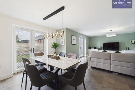 Kitchen/ Living Area