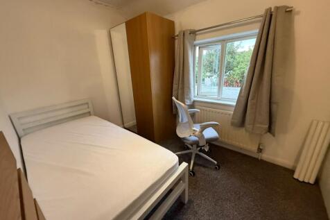 1-bed house on Alresford Road, Guildford, GU2 7UE, £790/mo