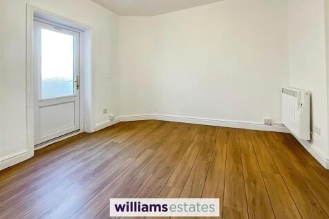 Sitting Room/ Bedroom 4