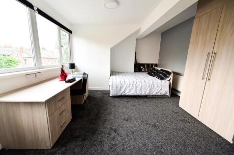 6-bed house on Ebberston Terrace, Hyde Park, Leeds LS6 1AU, £3,210/mo