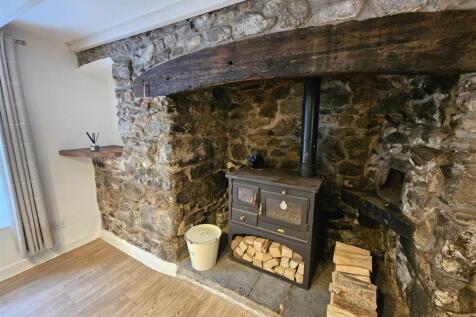 Inglenook Fireplace.jpg