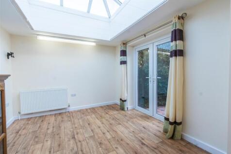 Pavings, Roundham Gardens, Paignton - Photograph 4