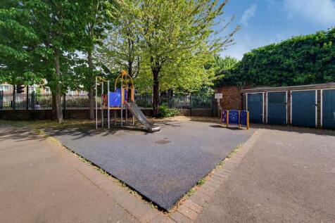 London, SE10 - property photo