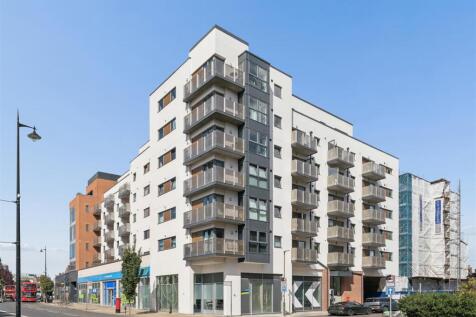 Flat 4, 2 Stanley Road, London, SW19 8RL-9.jpg