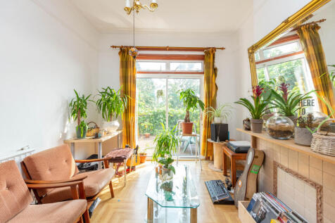 10 Hillside Avenue, N11 3DE-11