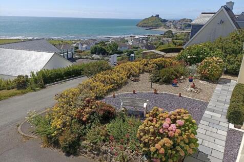 Front Garden with Castle Views.jpg