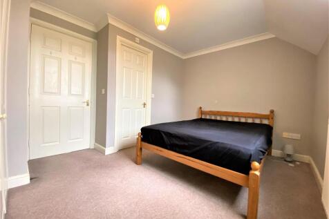 Hubbards Close, Hillingdon, UB8 photo 4