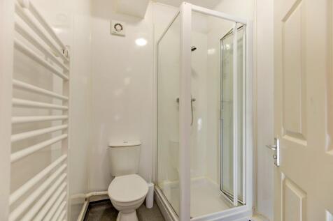 84 Brading Road Bathroom 1