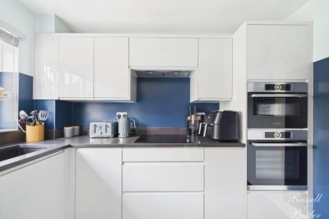 CAM01995G0-PR0379-STILL017