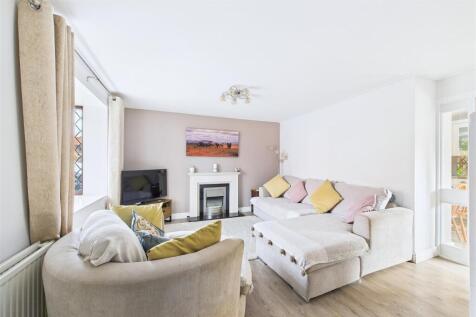 3 bed detached - Popular residential location in Clevedon image 3