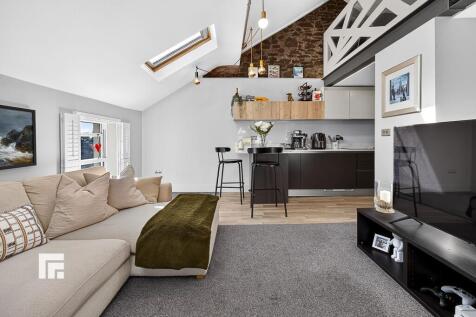 LOUNGE/KITCHEN/DINING AREA