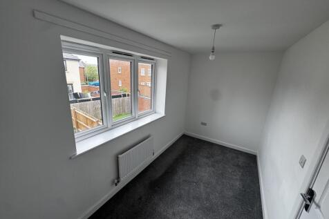 Canons Close, Corby photo 5
