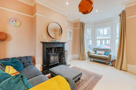 Open Plan Living / Kitchen 