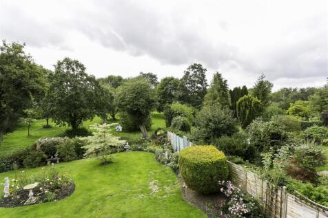 REAR GARDEN AND ADJOINING RECREATION GROUNDE