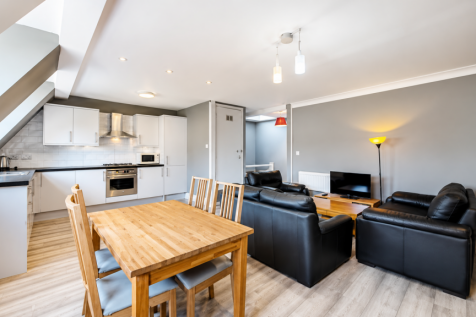 Living area / Dining