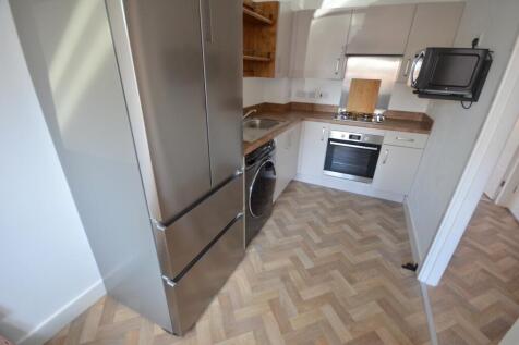 Bytham Close, Scartho Top, Grimsby, DN33 photo 3